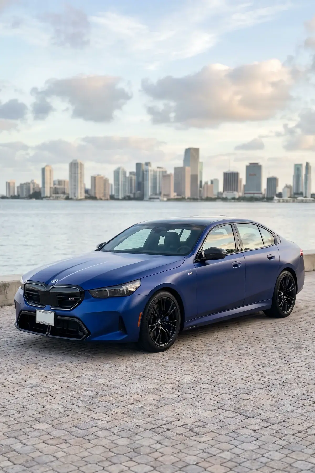BMW M5 — photo 1 of 2