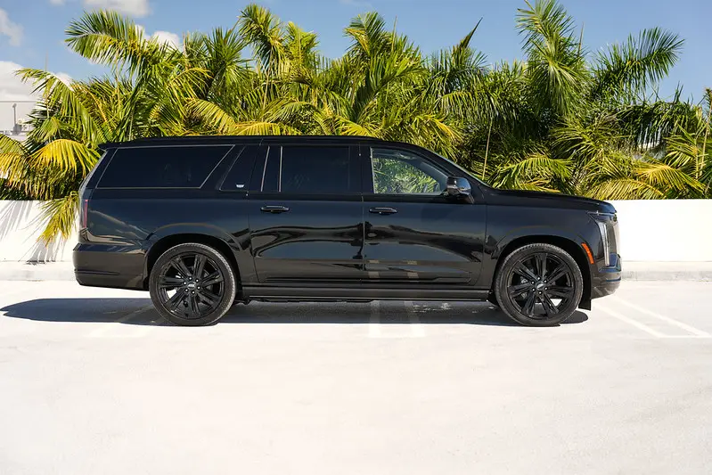 Cadillac Escalade ESV — photo 1 of 8