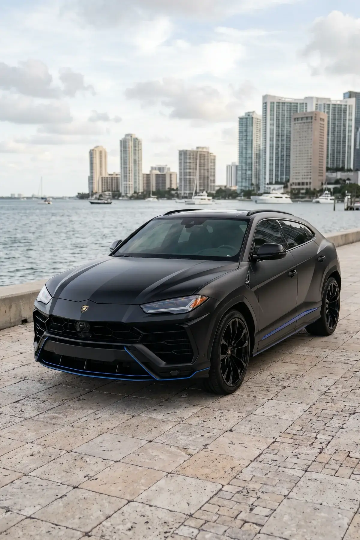 Lamborghini Urus — photo 1 of 2