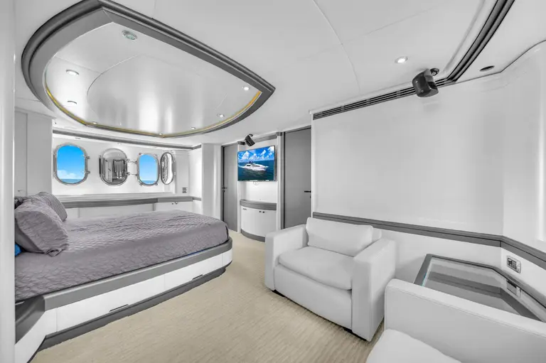 Azimut 130 — view 9